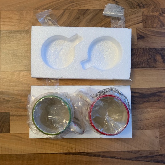 ✨Host Pick✨New Temp-tations Set of 2 Seasonal Character Mugs - Picture 6 of 8